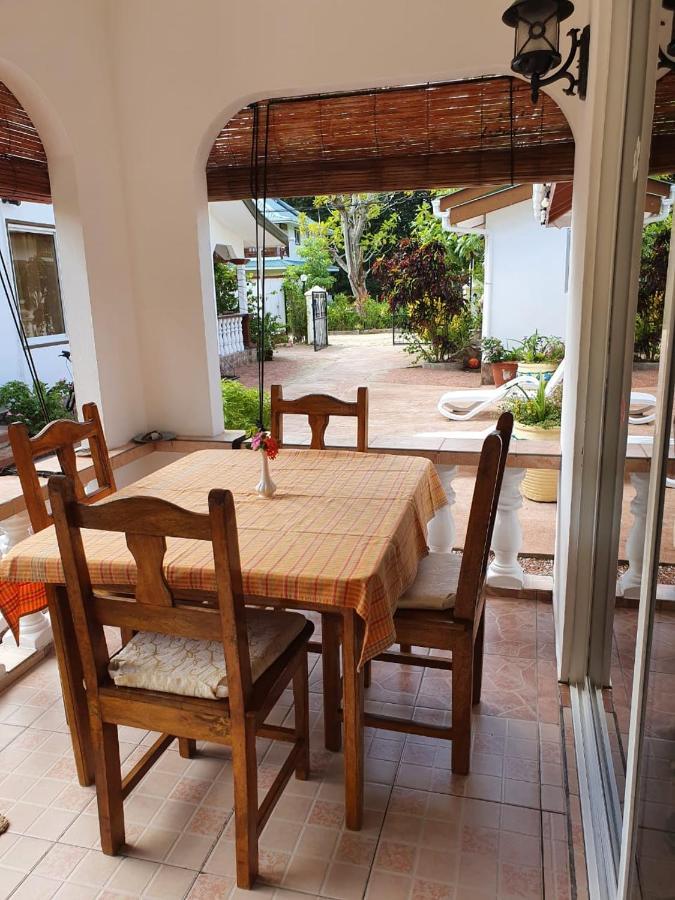 Pension Hibiscus La Digue Bagian luar foto