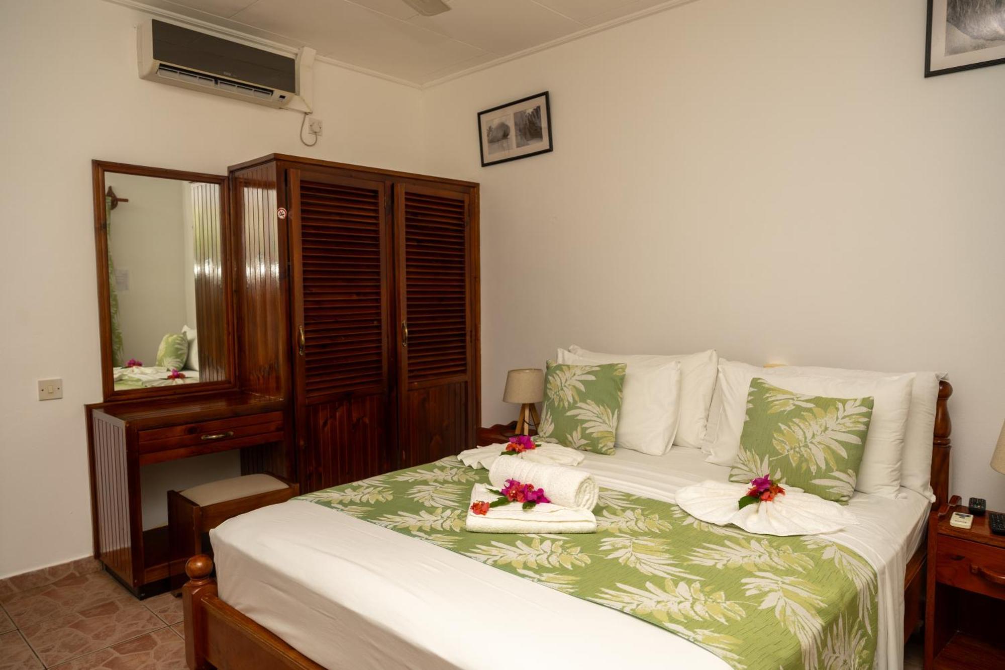 Pension Hibiscus La Digue Bagian luar foto