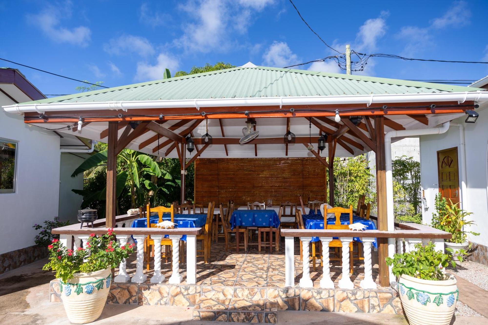 Pension Hibiscus La Digue Bagian luar foto