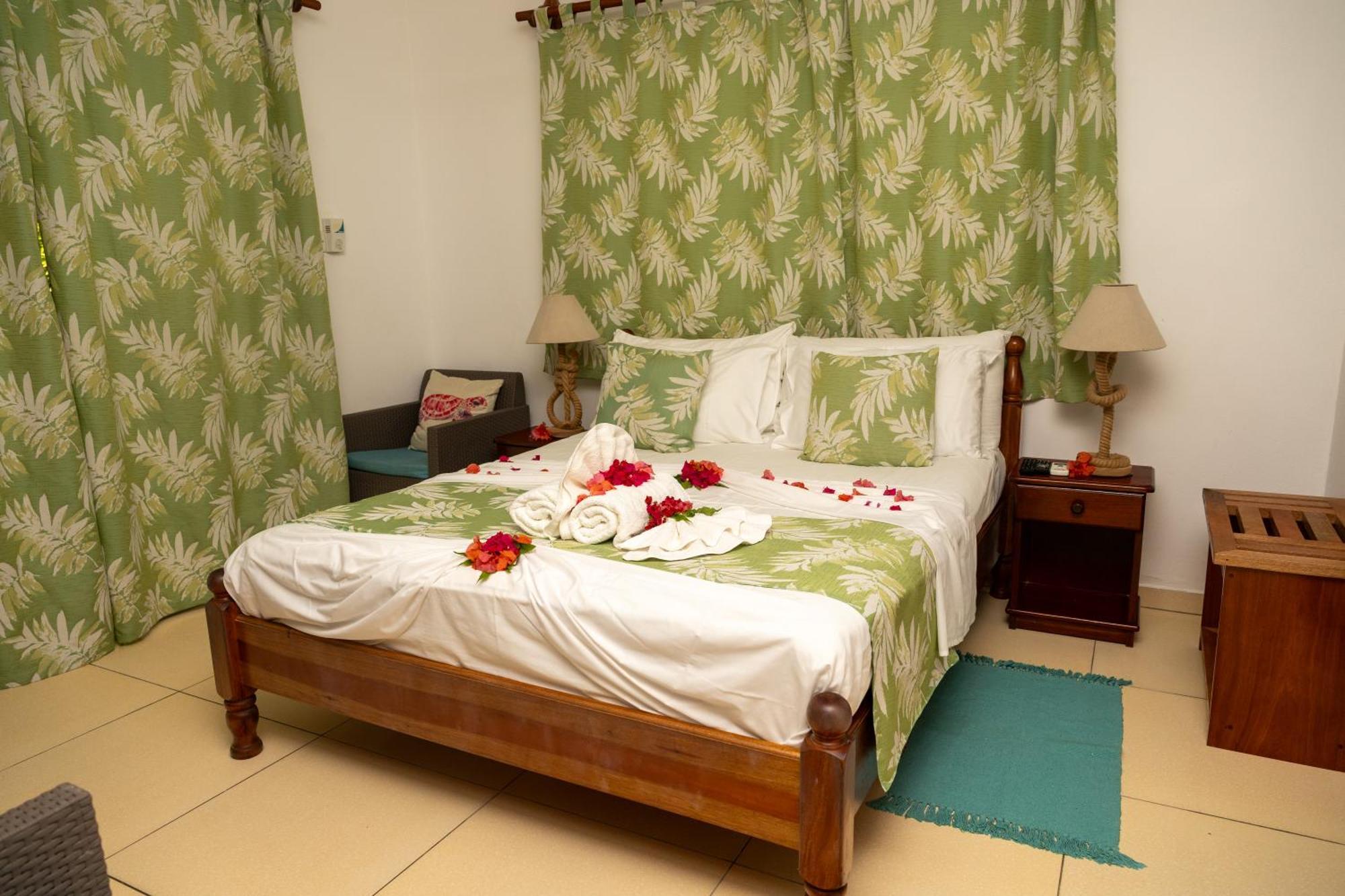 Pension Hibiscus La Digue Bagian luar foto
