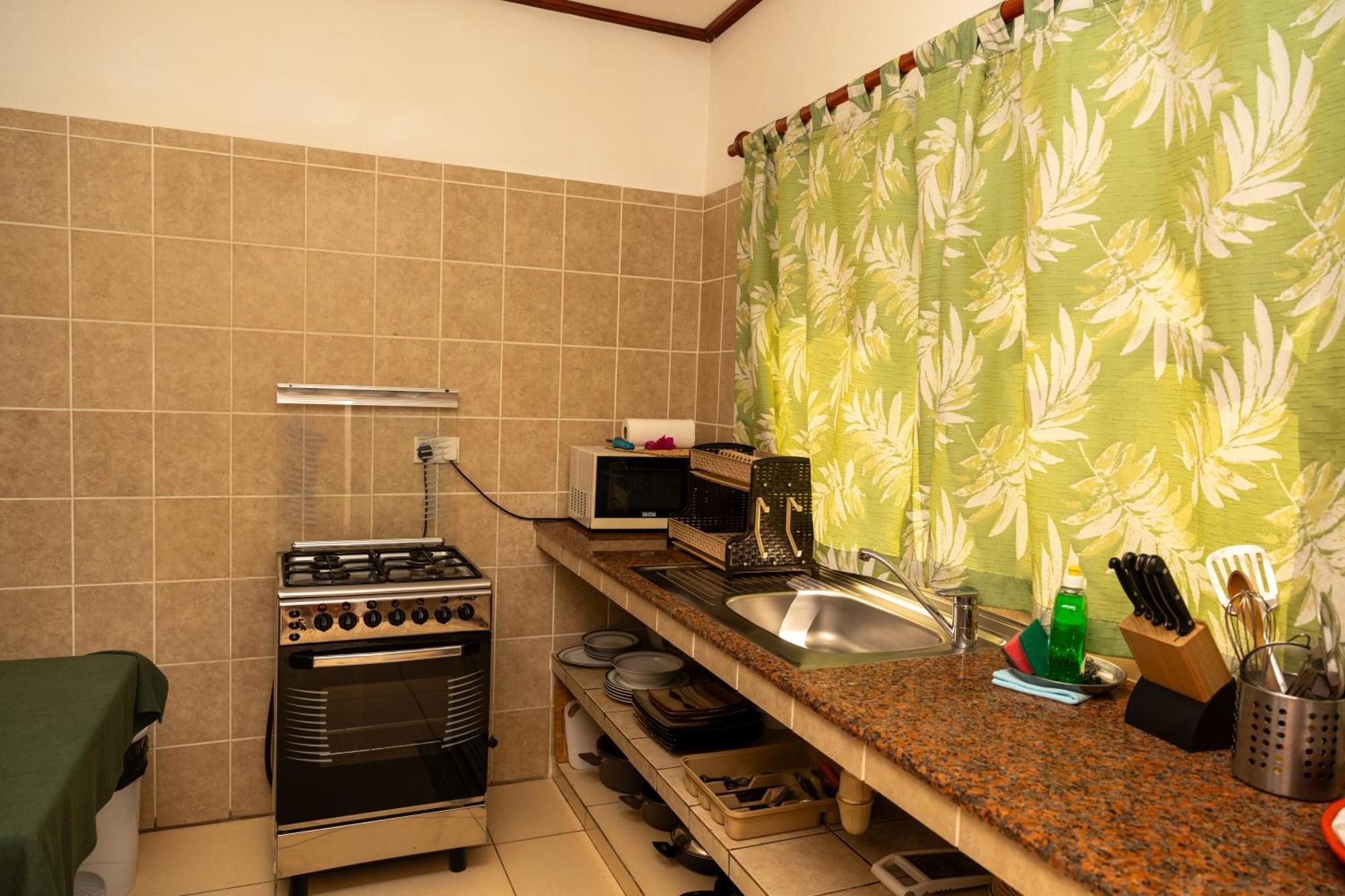 Pension Hibiscus La Digue Bagian luar foto